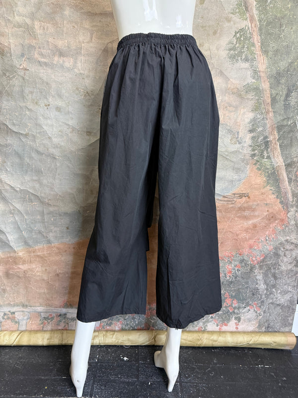 92120-62 Pleated Gaucho Pant-Black
