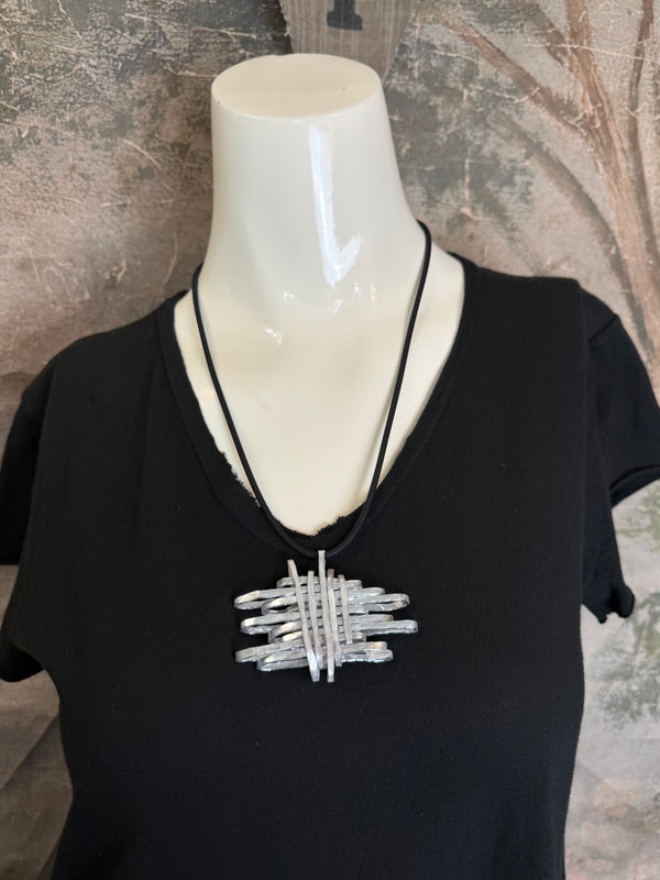 412 Drama Grisy Necklace