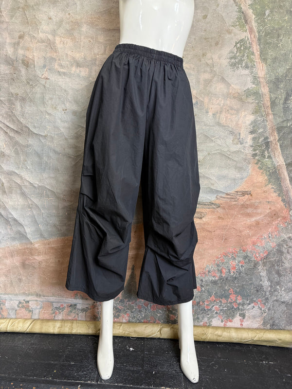 92120-62 Pleated Gaucho Pant-Black