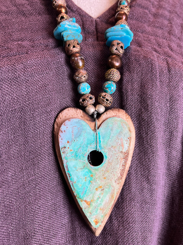 000A Chic Wooden Heart Necklace