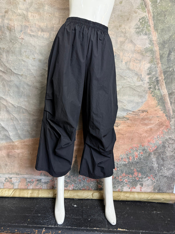 92120-62 Pleated Gaucho Pant-Black
