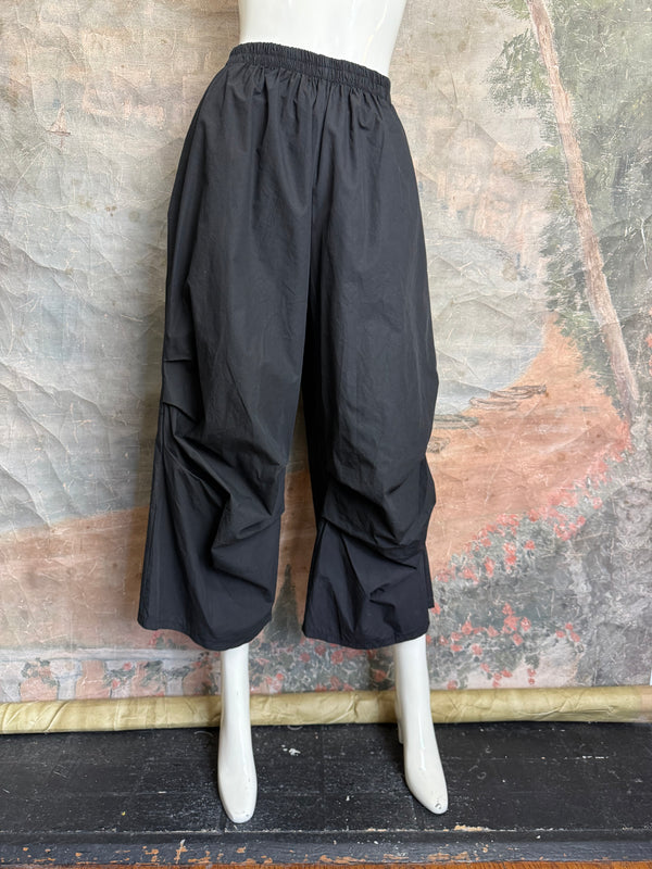 92120-62 Pleated Gaucho Pant-Black