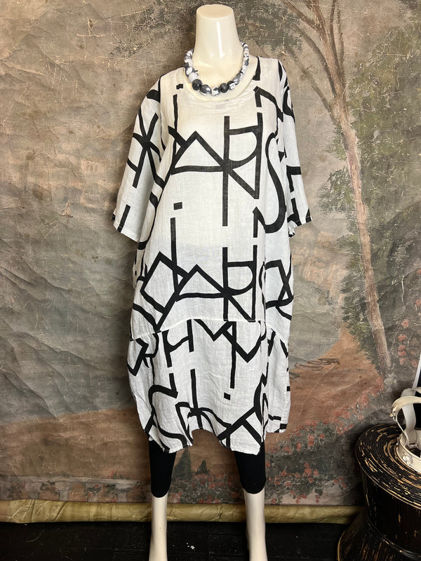 91470 S/Slv Tunic Letter Dress-White