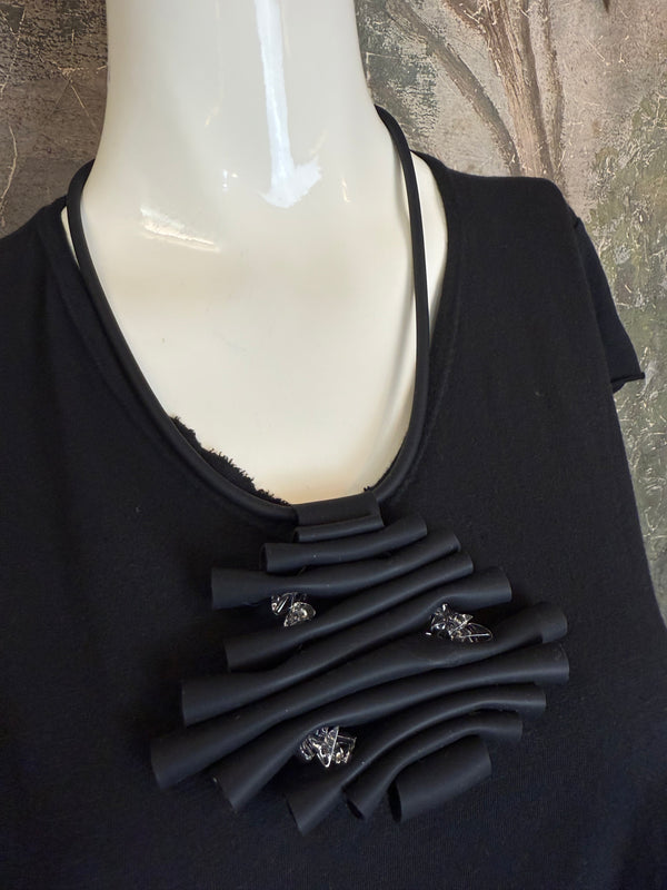 435 Cristals Drama Necklace