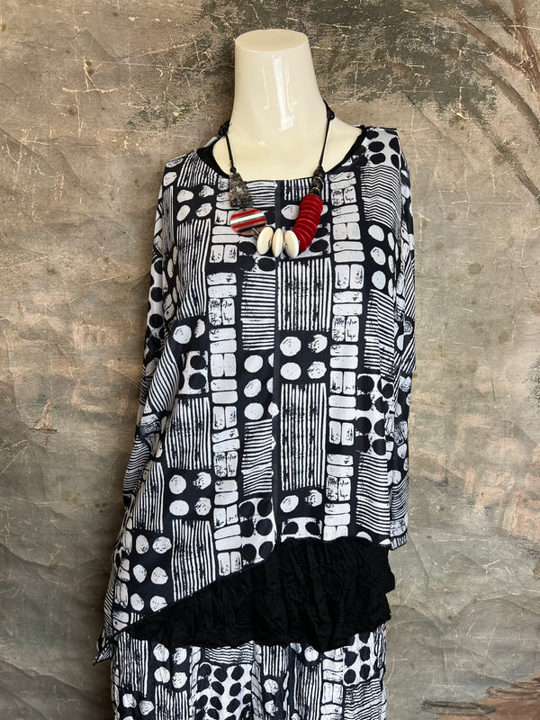 25071 Mesh Print Topper-Black Multi