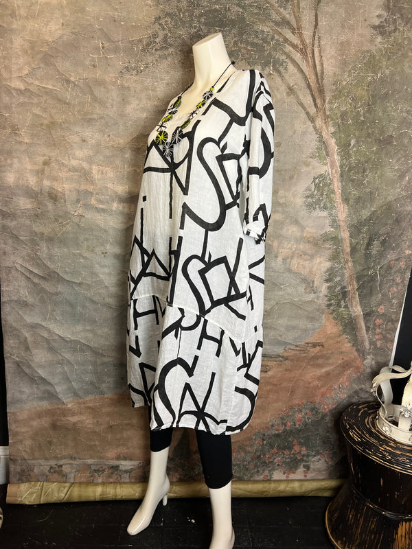 91470 S/Slv Tunic Letter Dress-White