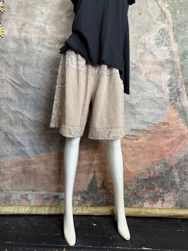 5752 Bandana Bermuda Shorts