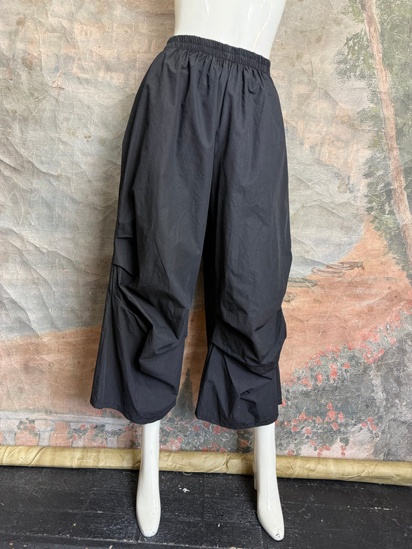 92120-62 Pleated Gaucho Pant-Black