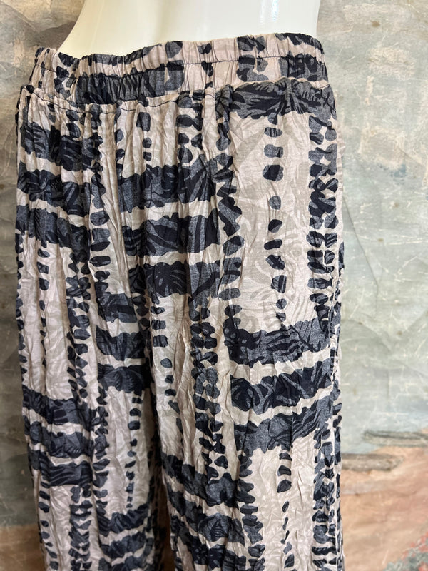 25027 Crinkle Lantern Pants