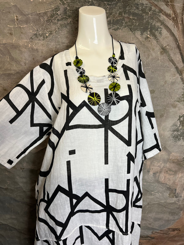 91470 S/Slv Tunic Letter Dress-White