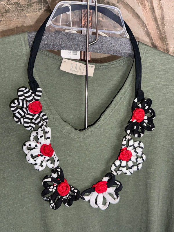 26N145 Coneflower Combo Necklace-B Red,White,BLK
