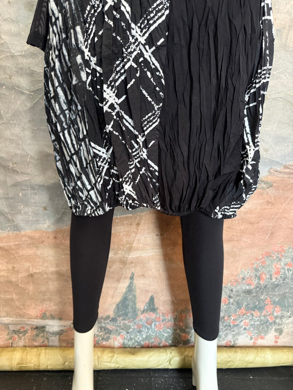 25532 Crushed Mockneck Dress-Black