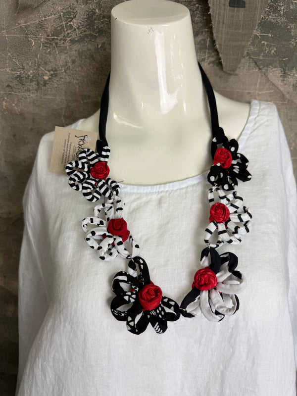 26N145 Coneflower Combo Necklace-B Red,White,BLK