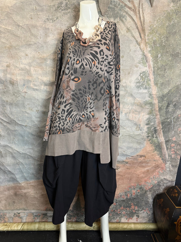 91919 Leopard Print Pullover-Mocha