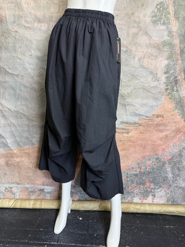 92120-62 Pleated Gaucho Pant-Black