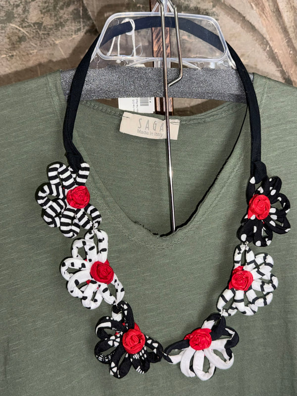 26N145 Coneflower Combo Necklace-B Red,White,BLK