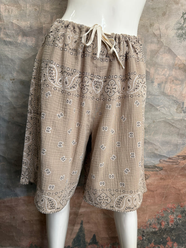 5752 Bandana Bermuda Shorts