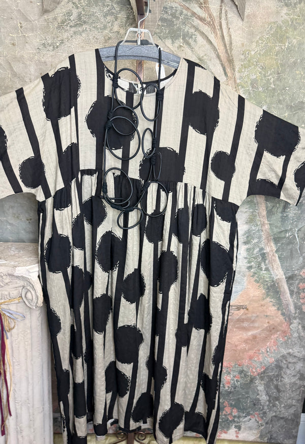 8535 Relaxed Silhouette Dress