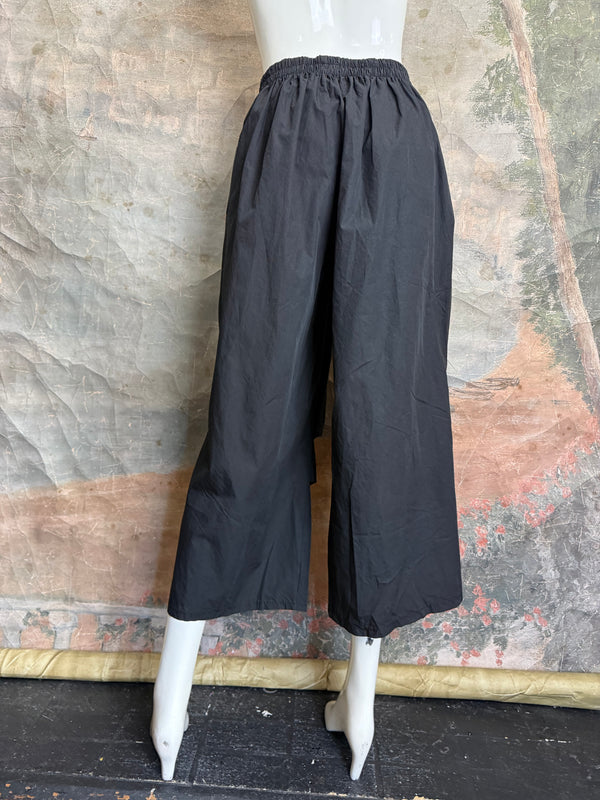 92120-62 Pleated Gaucho Pant-Black