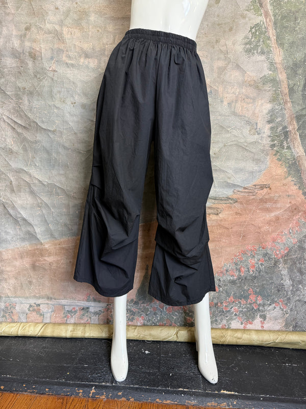 92120-62 Pleated Gaucho Pant-Black