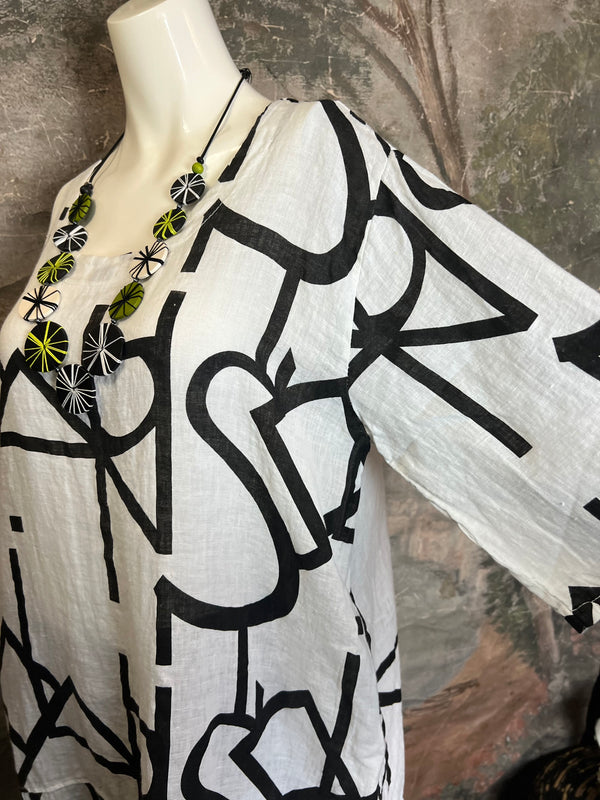 91470 S/Slv Tunic Letter Dress-White