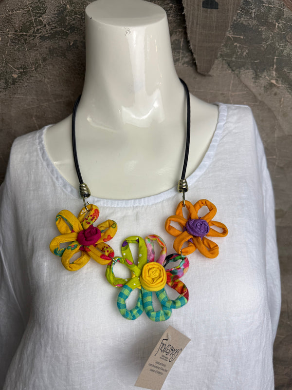 26N14C Daisy Sisters Necklace-Multi Mix