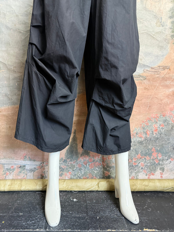 92120-62 Pleated Gaucho Pant-Black
