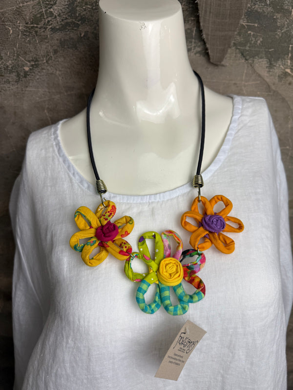 26N14C Daisy Sisters Necklace-Multi Mix