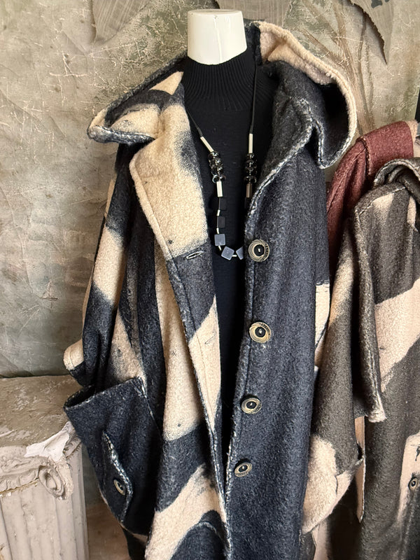 92207-62 Artist Poncho Coat-Black