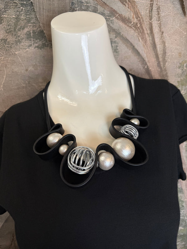 277 Ama Drama Necklace