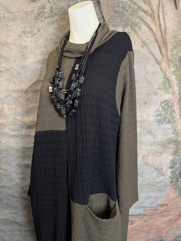 D525 Waffle Knit Turtleneck Dress-Olive/Black