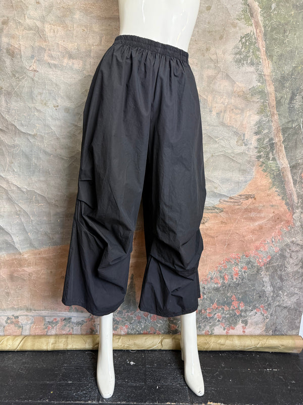 92120-62 Pleated Gaucho Pant-Black