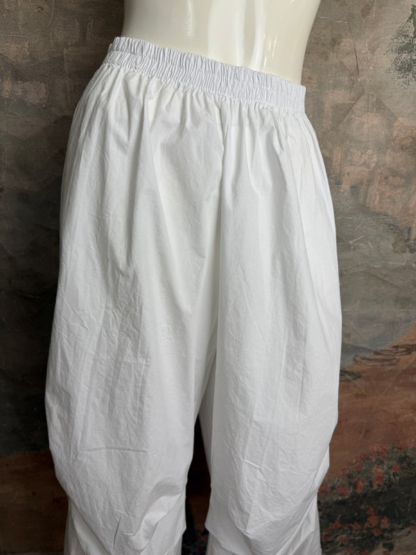 92120-62 Pleated Gaucho Pant-White