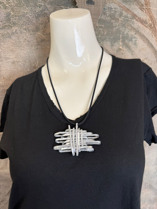 412 Drama Grisy Necklace