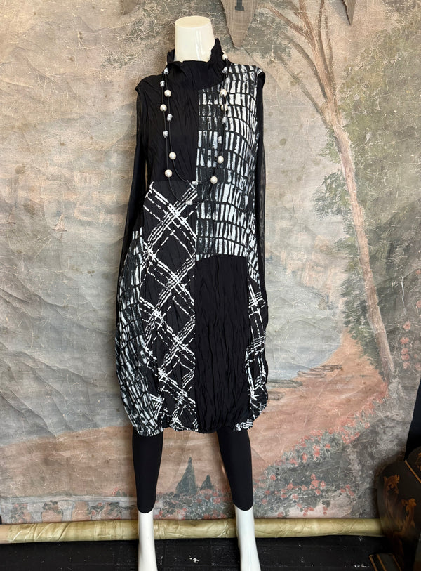 25532 Crushed Mockneck Dress-Black