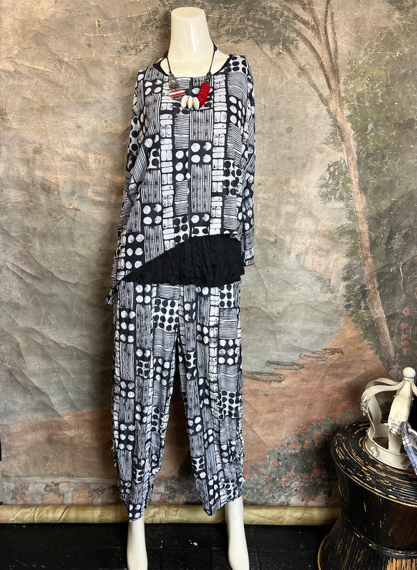 25071 Mesh Print Topper-Black Multi