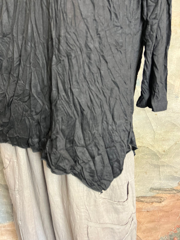 25065 Crinkle V-Neck Top