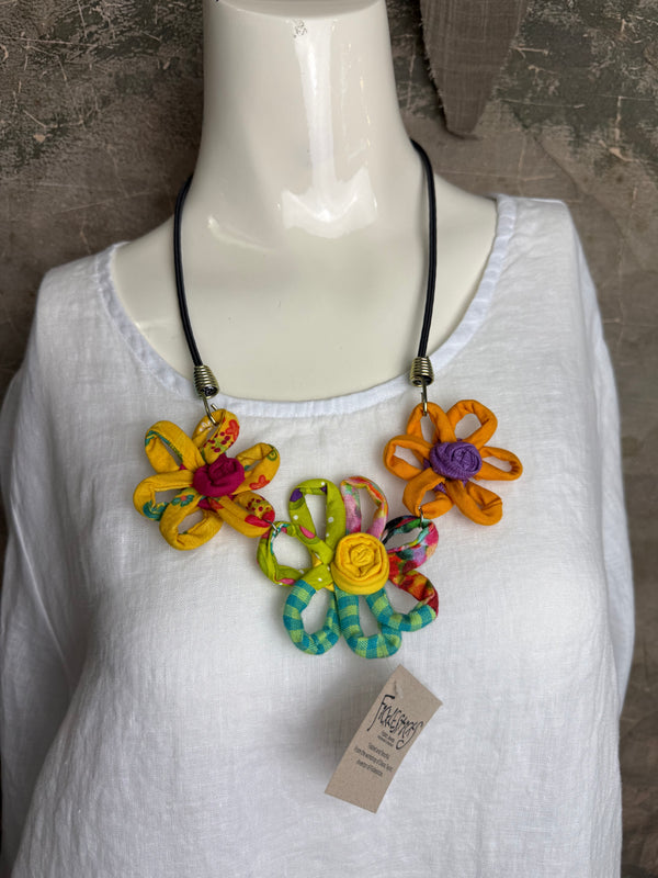 26N14C Daisy Sisters Necklace-Multi Mix