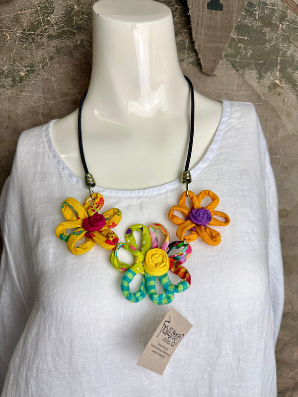 26N14C Daisy Sisters Necklace-Multi Mix