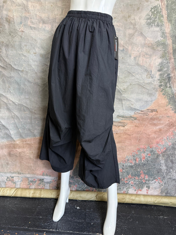 92120-62 Pleated Gaucho Pant-Black