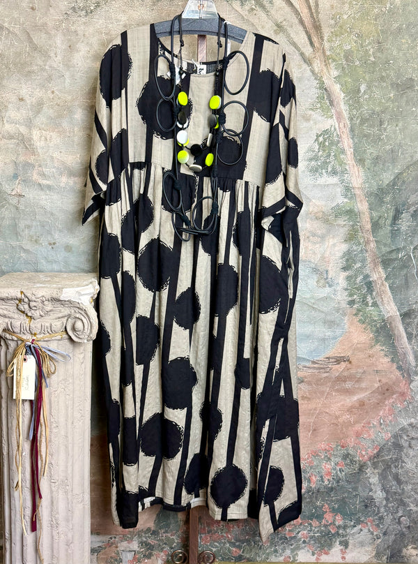 8535 Relaxed Silhouette Dress