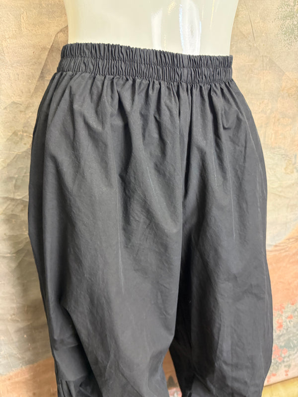 92120-62 Pleated Gaucho Pant-Black