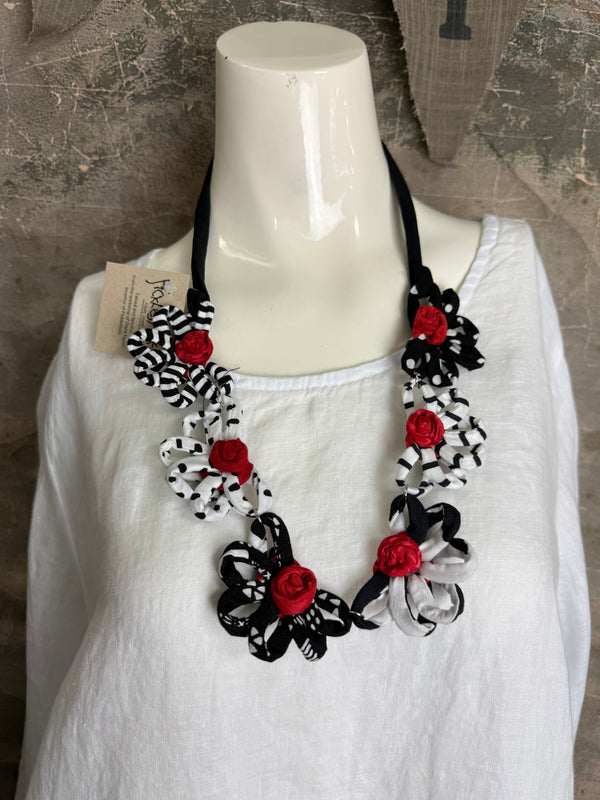 26N145 Coneflower Combo Necklace-B Red,White,BLK