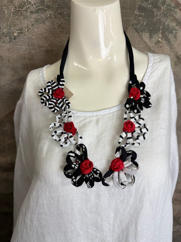 26N145 Coneflower Combo Necklace-B Red,White,BLK