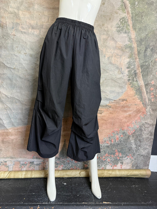 92120-62 Pleated Gaucho Pant-Black