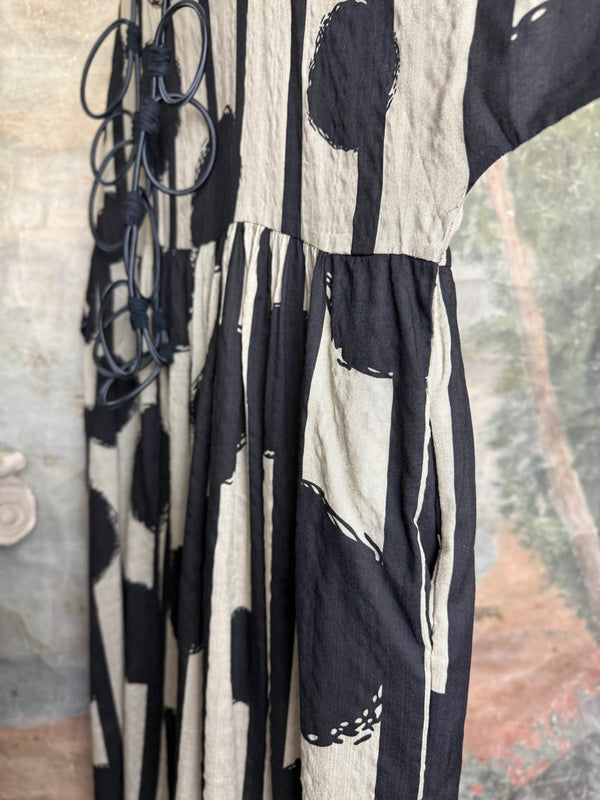 8535 Relaxed Silhouette Dress