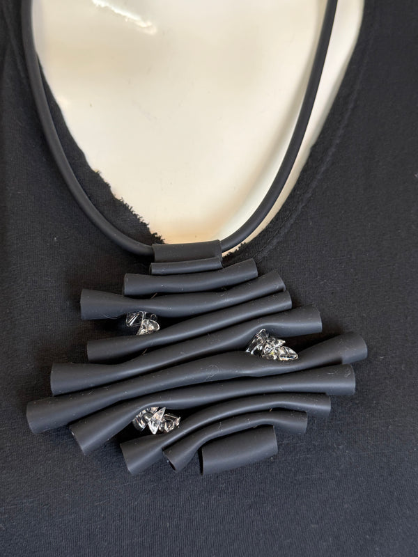 435 Cristals Drama Necklace