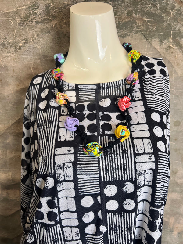 25071 Mesh Print Topper-Black Multi