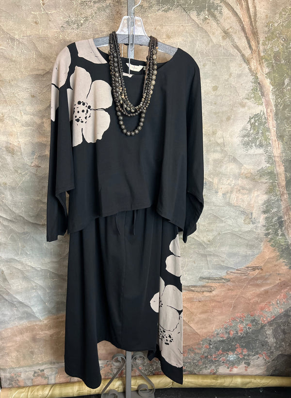 PT1548 Floral Tee Topper-Black