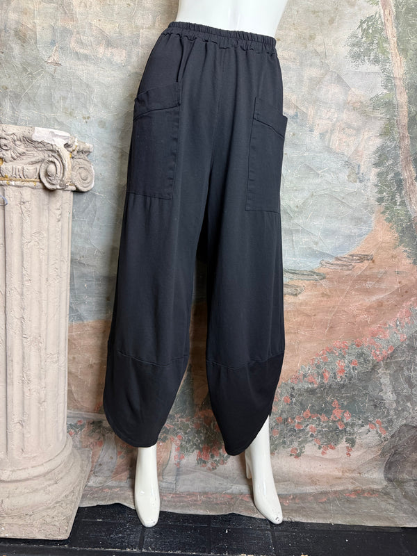 1234-62 Out There Dart Pant-Black
